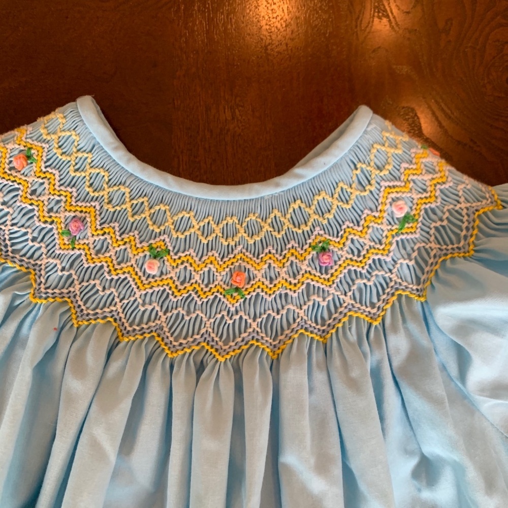 Gorgeous smocked blue dress 12m